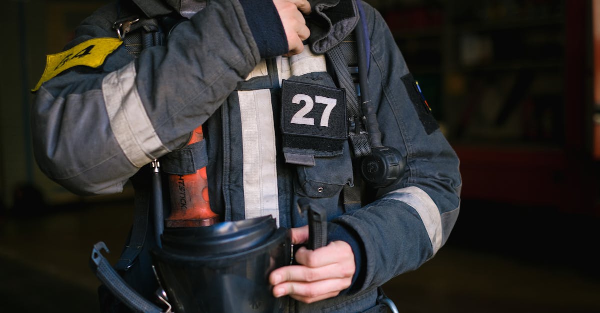 如何进行网站重构，以改进SEO策略？